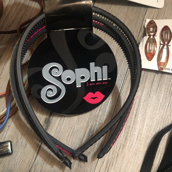 🔥SALE - Any 4 for $20.  Bag Full of Hair Accessories - Picture 6 of 7